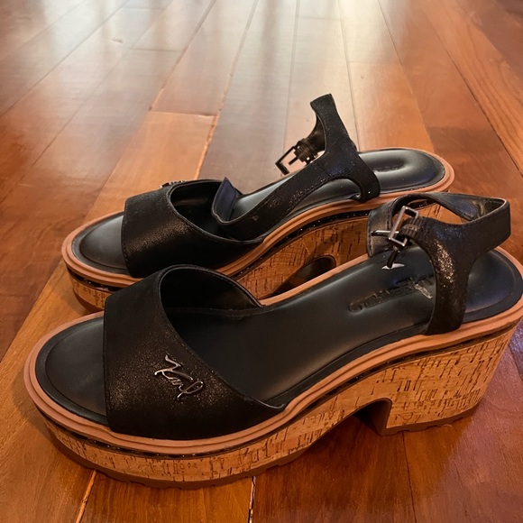 Call Lafield, comfortable sandals, never wore them - Picture 1 of 1
